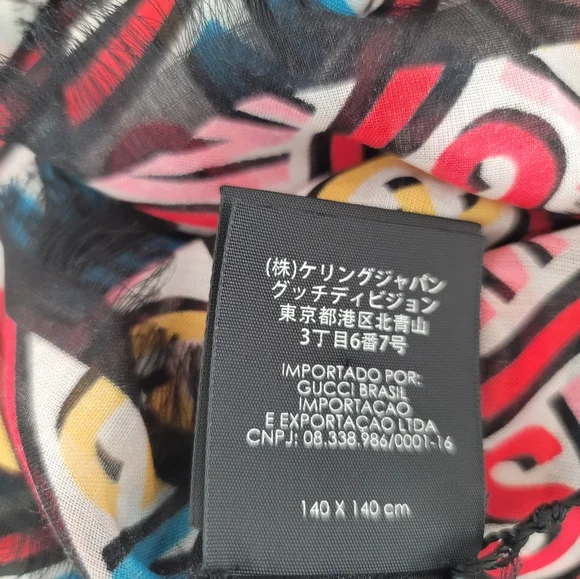 (NWT) Authentic Gucci Magnetismo scarf 55×55 inch in a modal/silk blend